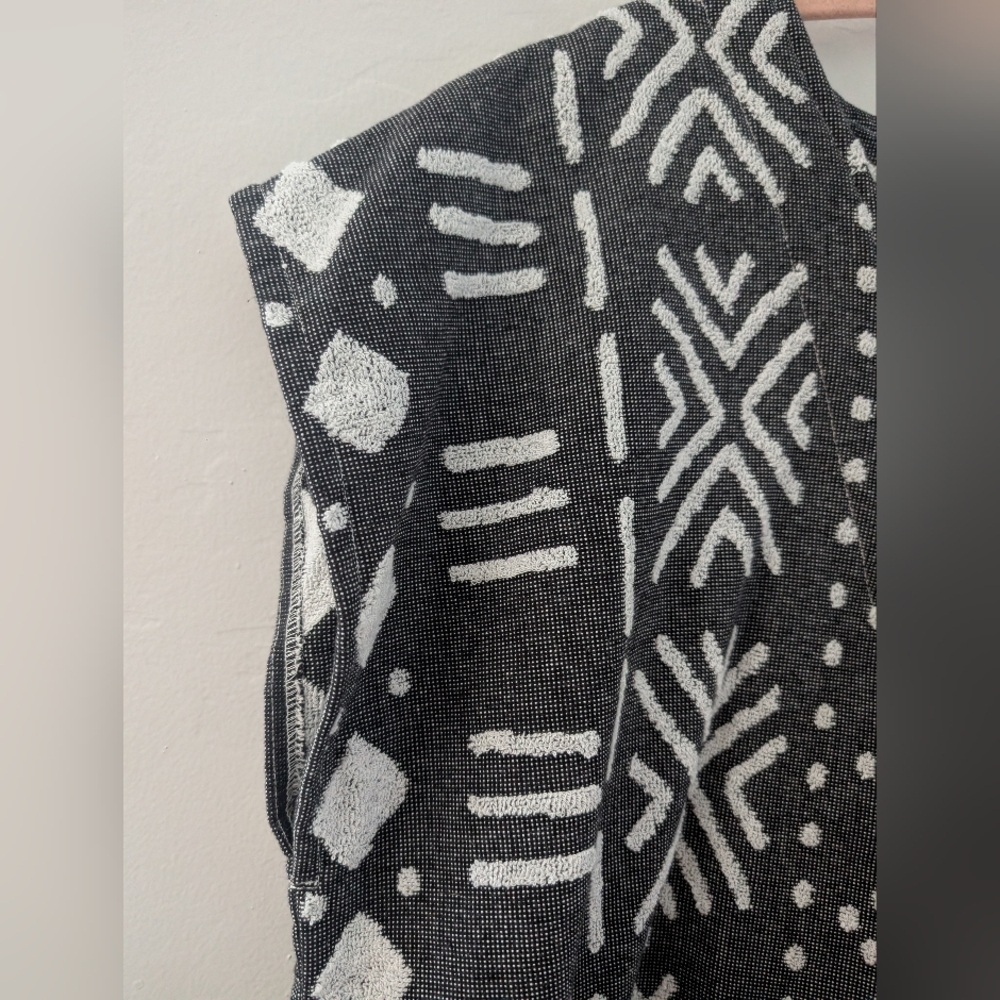 Black and White Geometric Swim Coverup - Picture 7 of 11